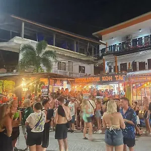 Hostel Revolution, Ko Tao